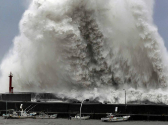 Fotos del tifón más poderoso en llegar a Japón en 25 años.