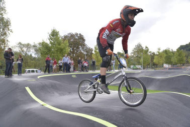 La nueva pista de 'pump track' de Trinitarios en Pamplona abrirá este mes