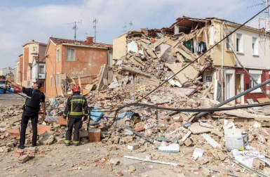 Dos personas, un hombre y una joven de 23 años, han resultado heridas y otras tres han sido atendidas por personal médico tras la explosión de gas ocurrida en Burgos.
