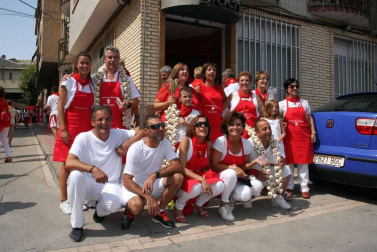 Los más pequeños celebraron este miércoles su día con su propio cohete y corporación, y disfrutaron de un globo aerostático, chocolatada y comida
