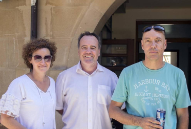 El domingo 2 de septiembre, los vecinos de Dicastillo entonaron el Pobre de mí y dieron cierre a sus fiestas de verano. Para despedir con alegría los festejos, los vecinos se reunieron desde las diez de la mañana en la plaza de los Fueros, para compartir una comida popular en la que el Ayuntamiento puso la carne para los calderetes y las cuadrillas su arte entre fogones.
