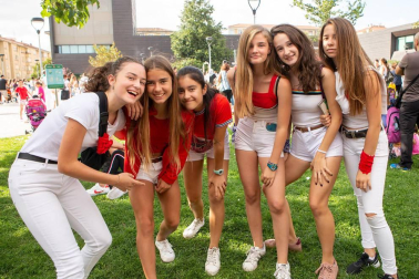 Uno de los eventos más esperados por los pequeños de Berriozar, solo apto para menores de diez años, es la fiesta de la espuma, que este año se celebró el viernes 31 de agosto en la plaza Euskal Herria. Después, fueron los jóvenes los que tomaron el relevo y disfrutaron de su propio 'baño de espuma'.