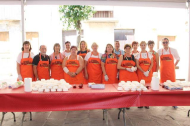 El fin de semana del 1 y 2 de septiembre se celebraron las VII Jornadas del Elogio a la Pocha de Sangüesa. El sábado se procedió al 'desgrane tradicional' y, ya el domingo, se celebró la esperada degustación de pochas, que este año estuvieron acompañadas de hamburguesitas de Ternera Ecológica de Petilla de Aragón, vinos de la Bodega de Sada, cata de infusiones Josenea de Lumbier y degustación de helado de Pocha de Sangüesa elaborado por el maestro de Heladería Lerma de Estella.