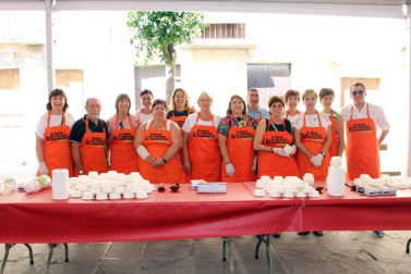 El fin de semana del 1 y 2 de septiembre se celebraron las VII Jornadas del Elogio a la Pocha de Sangüesa. El sábado se procedió al 'desgrane tradicional' y, ya el domingo, se celebró la esperada degustación de pochas, que este año estuvieron acompañadas de hamburguesitas de Ternera Ecológica de Petilla de Aragón, vinos de la Bodega de Sada, cata de infusiones Josenea de Lumbier y degustación de helado de Pocha de Sangüesa elaborado por el maestro de Heladería Lerma de Estella.