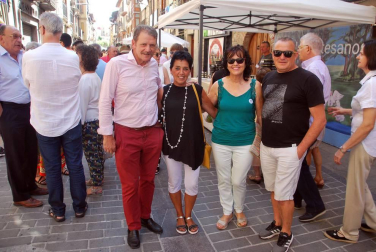 El fin de semana del 1 y 2 de septiembre se celebraron las VII Jornadas del Elogio a la Pocha de Sangüesa. El sábado se procedió al 'desgrane tradicional' y, ya el domingo, se celebró la esperada degustación de pochas, que este año estuvieron acompañadas de hamburguesitas de Ternera Ecológica de Petilla de Aragón, vinos de la Bodega de Sada, cata de infusiones Josenea de Lumbier y degustación de helado de Pocha de Sangüesa elaborado por el maestro de Heladería Lerma de Estella.