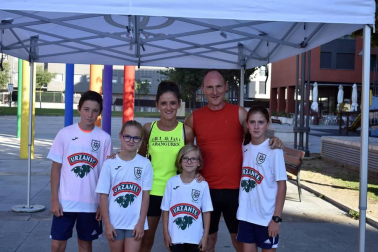 El domingo 2 de setiembre tuvo lugar la tercera edición de la Carrera Popular de Artica, una cita que reunió a 346 participantes, 210 de los cuales pertenecían a las categorías inferiores, desde la edad prebenjamín a los infantiles. En la carrera absoluta, donde los deportistas tuvieron que afrontar 7,4 kilómetros, los vencedores fueron Miguel Aristu, con un tiempo de 26 minutos y 10 segundos y Ainara Elcuaz, quien paró el crono en 31:22.