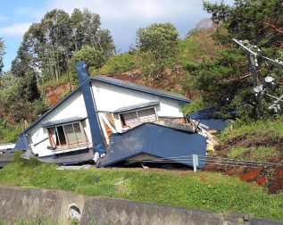 El balance de víctimas a causa del terremoto de magnitud 6,7 en la escala de Richter que ha sacudido este jueves de madrugada la isla japonesa de Hokkaido (norte) ha ascendido a siete muertos y 200 heridos, mientras que otras 30 personas continúan desaparecidas.