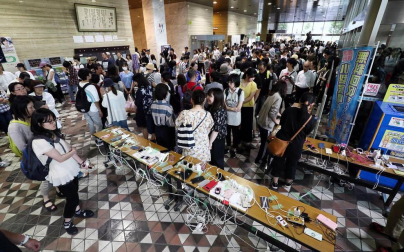 El balance de víctimas a causa del terremoto de magnitud 6,7 en la escala de Richter que ha sacudido este jueves de madrugada la isla japonesa de Hokkaido (norte) ha ascendido a siete muertos y 200 heridos, mientras que otras 30 personas continúan desaparecidas.