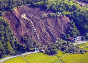 El balance de víctimas a causa del terremoto de magnitud 6,7 en la escala de Richter que ha sacudido este jueves de madrugada la isla japonesa de Hokkaido (norte) ha ascendido a siete muertos y 200 heridos, mientras que otras 30 personas continúan desaparecidas.