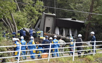 El balance de víctimas a causa del terremoto de magnitud 6,7 en la escala de Richter que ha sacudido este jueves de madrugada la isla japonesa de Hokkaido (norte) ha ascendido a siete muertos y 200 heridos, mientras que otras 30 personas continúan desaparecidas.
