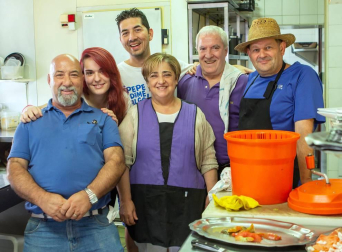 El 3 de septiembre los vecinos de Sorauren dieron cierre a sus fiestas de verano con un día repleto de actividades para todos los públicos. Una jornada para las familias y las cuadrillas, con la comida y cena popular como eje central al que se sumaron actividades como hinchables para los más pequeños, campeonato de mus y parchís, baile de disfraces, rifas y premios. El pobre de mí, ya de madrugada, invitó a los presentes a comenzar la cuenta atrás para las fiestas del año que viene.