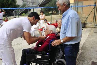 El alcalde, Adolfo Vélez, fue el encargado de lanzar el cohete que abrió nueve días festivos