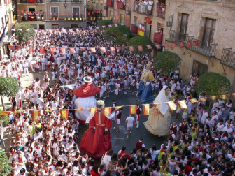 El edil Óscar Bea fue el encargado de prender el cohete anunciador de estos 7 días de fiesta en honor a la Virgen de la Paz