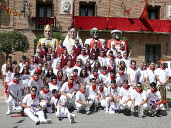 El edil Óscar Bea fue el encargado de prender el cohete anunciador de estos 7 días de fiesta en honor a la Virgen de la Paz