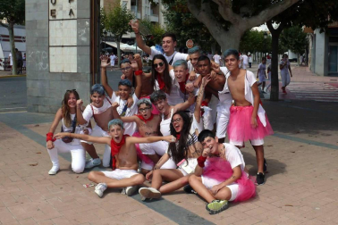 El edil Óscar Bea fue el encargado de prender el cohete anunciador de estos 7 días de fiesta en honor a la Virgen de la Paz