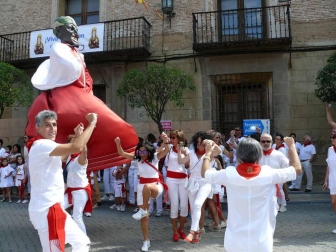 El edil Óscar Bea fue el encargado de prender el cohete anunciador de estos 7 días de fiesta en honor a la Virgen de la Paz