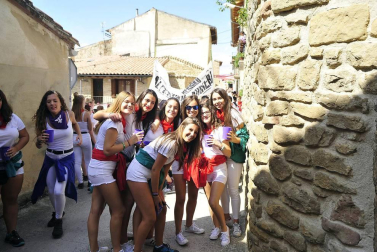 El alcalde, Adolfo Vélez, fue el encargado de lanzar el cohete que abrió nueve días festivos