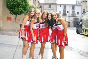 Imágenes de fiestas de Peralta de este viernes, 7 de septiembre, día en el que se ha celebrado el día de las peñas. Los jóvenes han cambiado el atuendo blanco y rojo por los disfraces.