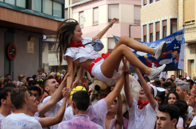 Azagra prendió este viernes, 7 de septiembre, la mecha que dio comienzo a sus fiestas patronales