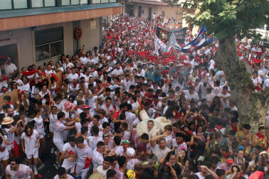 Azagra prendió este viernes, 7 de septiembre, la mecha que dio comienzo a sus fiestas patronales