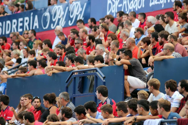 Fotos del búscate en la grada del Osasuna 3- 1 Almería