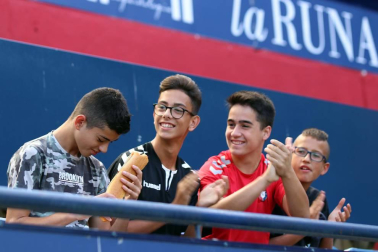 Fotos del búscate en la grada del Osasuna 3- 1 Almería