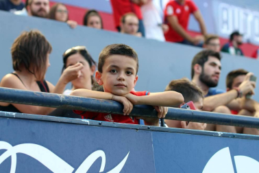 Fotos del búscate en la grada del Osasuna 3- 1 Almería