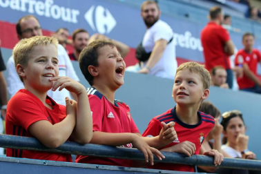 Fotos del búscate en la grada del Osasuna 3- 1 Almería