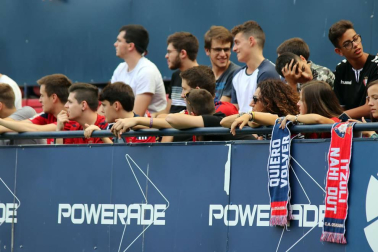 Fotos del búscate en la grada del Osasuna 3- 1 Almería