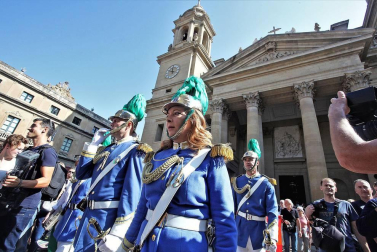Los gigantes y cabezudos conmemoran en las calles de Pamplona el Privilegio de la Unión
