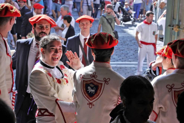 Los gigantes y cabezudos conmemoran en las calles de Pamplona el Privilegio de la Unión