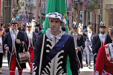 Los gigantes y cabezudos conmemoran en las calles de Pamplona el Privilegio de la Unión