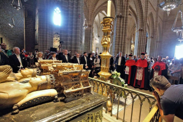 Los gigantes y cabezudos conmemoran en las calles de Pamplona el Privilegio de la Unión