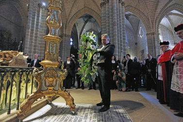 Los gigantes y cabezudos conmemoran en las calles de Pamplona el Privilegio de la Unión