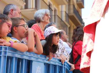 Los gigantes y cabezudos conmemoran en las calles de Pamplona el Privilegio de la Unión