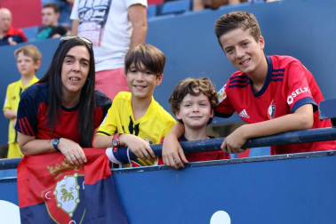 Fotos del búscate en la grada del Osasuna 3-1 Almería