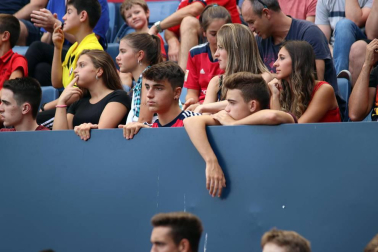 Fotos del búscate en la grada del Osasuna 3-1 Almería