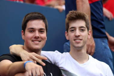 Fotos del búscate en la grada del Osasuna 3-1 Almería