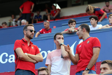Fotos del búscate en la grada del Osasuna 3-1 Almería