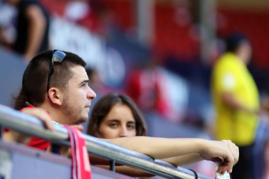 Fotos del búscate en la grada del Osasuna 3-1 Almería