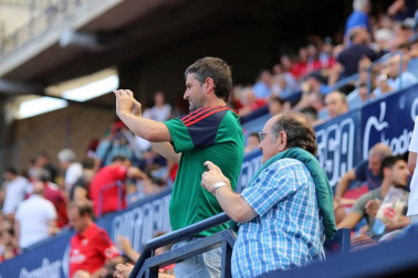 Fotos del búscate en la grada del Osasuna 3-1 Almería