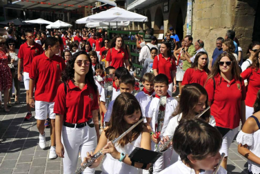 A menos de una semana para el inicio de las fiestas de Olite, los niños de la localidad se erigen este fin de semana en protagonista de unos festejos a su medida.