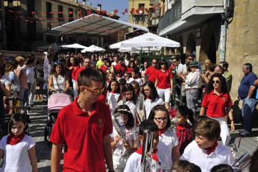 A menos de una semana para el inicio de las fiestas de Olite, los niños de la localidad se erigen este fin de semana en protagonista de unos festejos a su medida.
