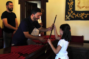 A menos de una semana para el inicio de las fiestas de Olite, los niños de la localidad se erigen este fin de semana en protagonista de unos festejos a su medida.