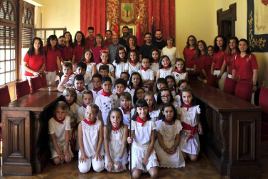 A menos de una semana para el inicio de las fiestas de Olite, los niños de la localidad se erigen este fin de semana en protagonista de unos festejos a su medida.