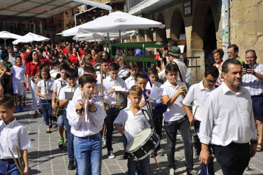 A menos de una semana para el inicio de las fiestas de Olite, los niños de la localidad se erigen este fin de semana en protagonista de unos festejos a su medida.