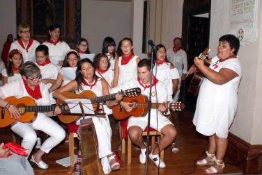 Ofrenda floral a la Virgen del Romero y salida de los gigantes en las fiestas patronales de Cascante