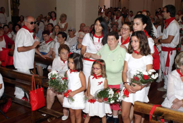 Ofrenda floral a la Virgen del Romero y salida de los gigantes en las fiestas patronales de Cascante