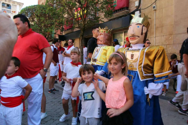 Ofrenda floral y salida de gigantes para celebrar el Día del Niño en las fiestas patronales de Cintruénigo