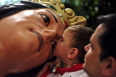 Despedida de gigantes, misa y encierro para poner fin a las fiestas patronales de Peralta